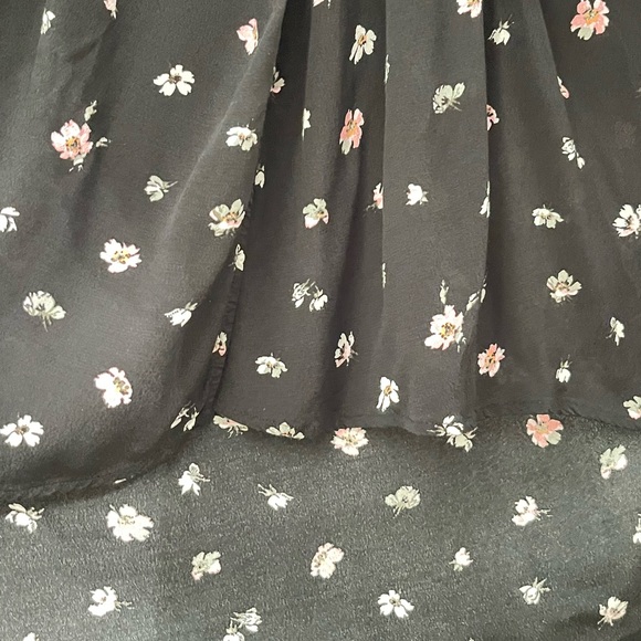 GAP Floral Print Wrap V Neck COLOR BLACK - Picture 14 of 14
